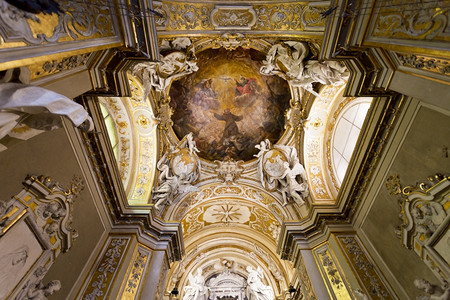 意大利拉文纳圣阿波雷诺沃Basilica教堂左边小大巴洛克装饰的礼堂详情纪念碑古老的细节背景图片