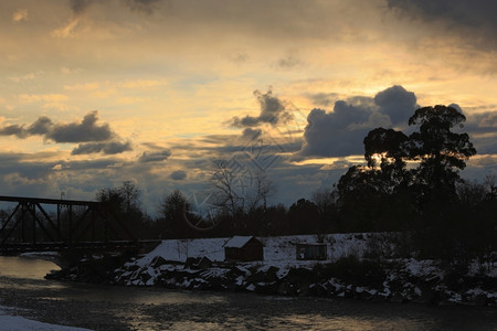 阿布哈兹科多里河日落季节雪户外背景图片