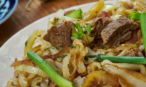 菜肴蒙古牛肉蛋卷烹饪亚洲传统菜类盘子顶视图放一顿饭背景图片