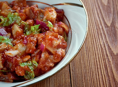开胃Tomatsild挪威菜生洋葱和番茄糊盘子香菜图片