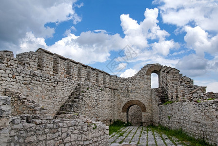 梅泽克拜占庭世纪保加利亚北部Lovich堡垒的废墟图片