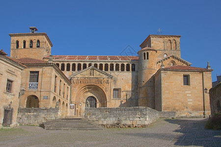 散提拉纳岩石西班牙坎塔布里亚圣蒂利纳德马教堂会高清图片