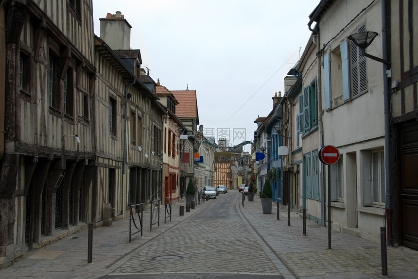 人行道罗米利法国RomillysurSeine谷村主要街道庄图片
