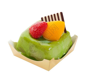 绿色盒子蛋糕晶圆牛奶美丽的亚洲甜点叫做绿色茶叶蛋糕白背景草莓背景