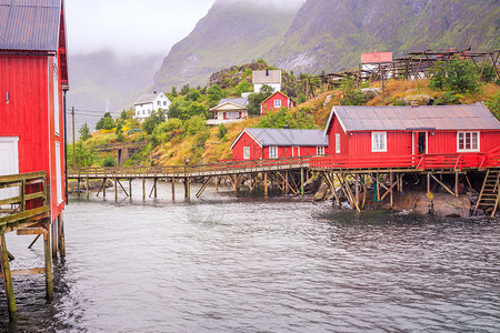 红色的小渔村图片