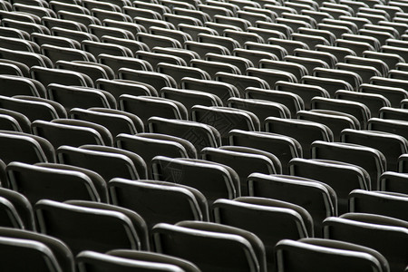 灰色的编号足球体育场的座位空扇子高清图片素材