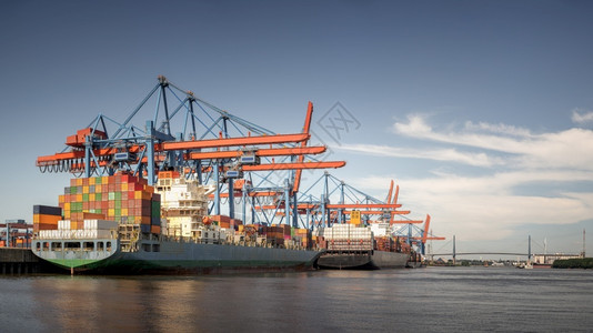 汉堡港集装箱货物船和码头运集装箱船进口科尔布兰德后勤图片