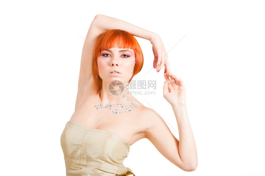 白种人女美丽的白种孩头顶戴着石碑和手臂的红发美女孤立无援红发女郎图片