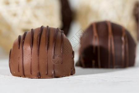 关闭美味的巧克力和奶汁甜点美食物味道高清图片素材