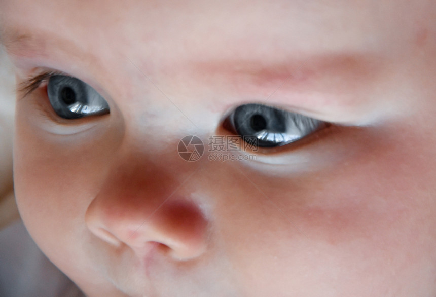 可爱的婴儿脸部特写图片