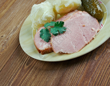 猪肉传统的德国桑夫布拉塔土豆和泡菜烹饪美食图片