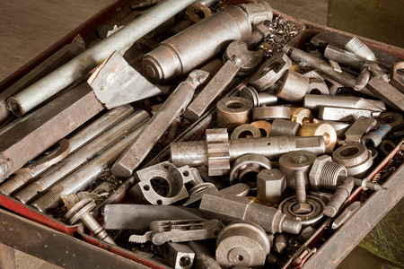 硬件作坊机械关闭工业中的金属坚果和螺栓图片