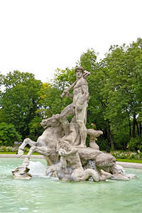 靠近老的Karlplatz附近旧慕尼黑植物园的海王星雕塑欧洲图片