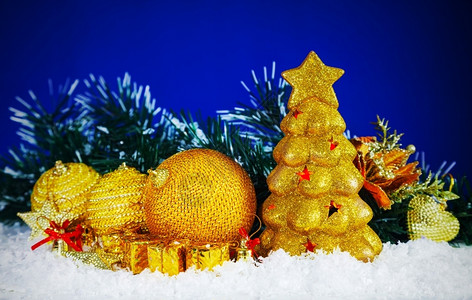 钟蓝色背景的圣诞装饰球蓝色背景的圣诞节装饰球展示克拉夫琴科图片