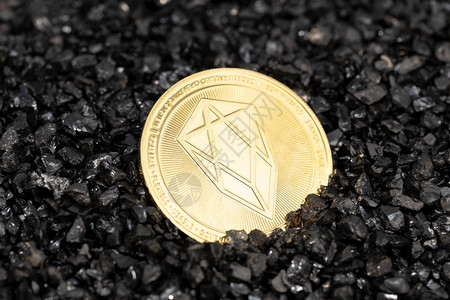 黑砾石纸上的EOS硬币加密货组合金虚拟的投资融图片