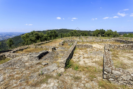 中间考古学年龄青铜时代定居的景象即切斯特尔也称为蒙帕德拉奥的卡斯特罗建于公元前九世纪活跃到葡萄牙圣蒂尔索直到中世纪末背景图片