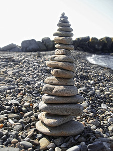 均衡温暖的黑海滨岸平衡石块结图片