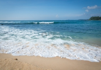 桑迪天堂海滩在印度洋边缘南部省斯里兰卡南部亚洲等地有金沙和绿化水异国情调景观目的地图片