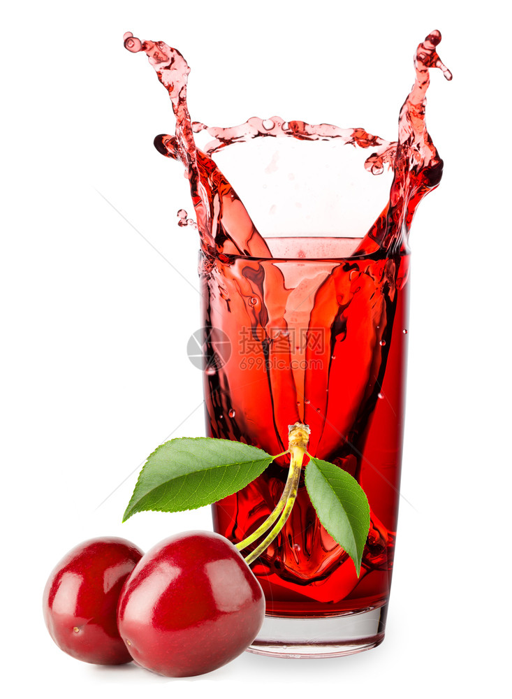 鸡尾酒吧一杯樱桃汁夹着花朵和浆果在白色背景上隔绝的莓子一杯樱桃汁果图片