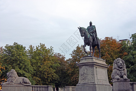 皇帝威廉一世德语凯撒国位于斯图加特的德意志帝国皇骑士威廉一世纪念碑背景