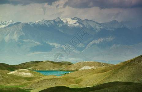 吉尔斯坦Osh地区AlayAlay山谷吉尔斯坦帕米山脉旅游岩石攀登图片