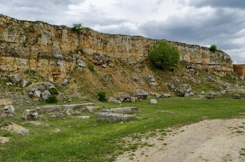 保加利亚卢多戈里Lododogoriie关于实地沉积岩碎片的一般观点裂巨石格拉斯图片