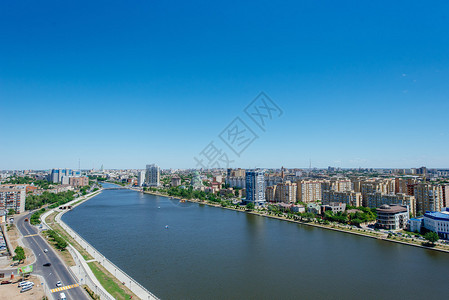 蓝天下的运河城市风光图片