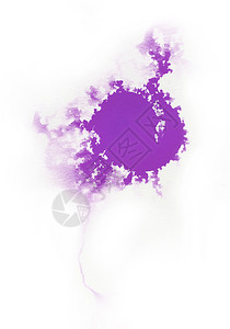 黑色背景的紫花喷洒于黑底水画紫色图片