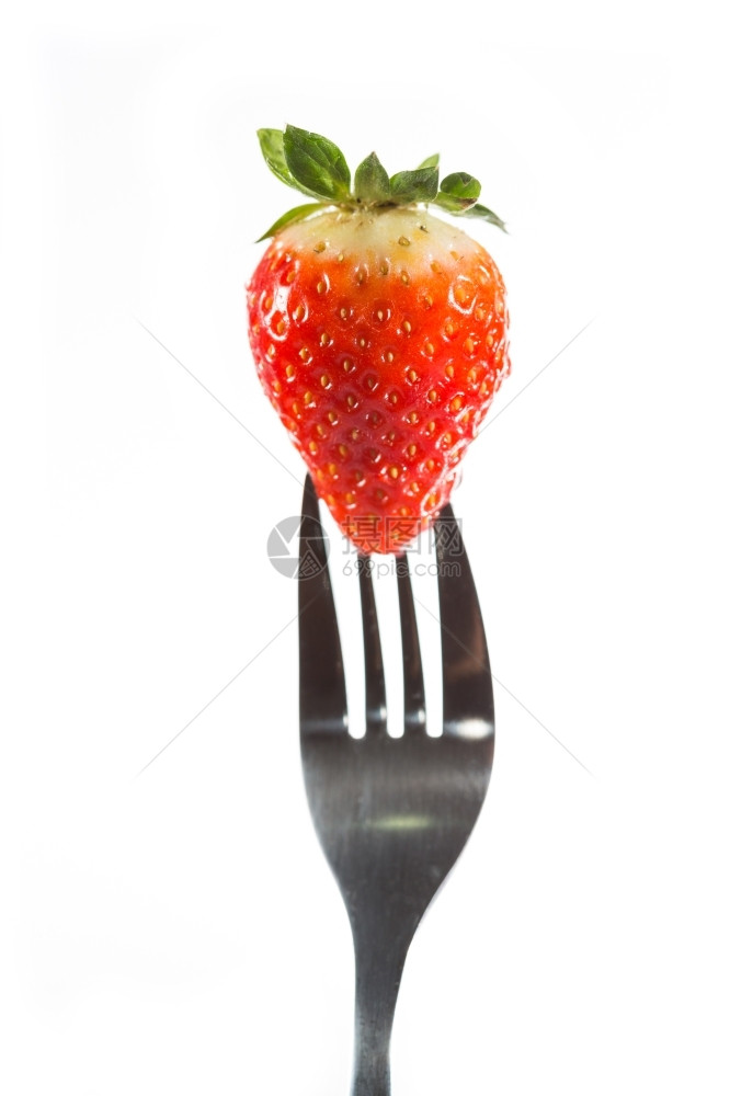 夏天吃糖草莓季节卡在叉子上图片