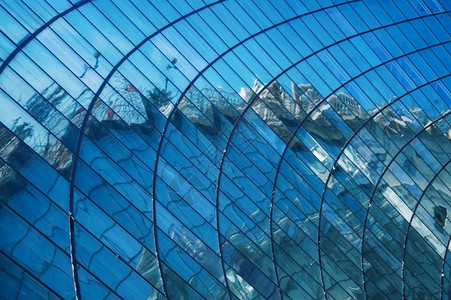 建筑物半圆形窗户的视图1城市反射视窗背景图片