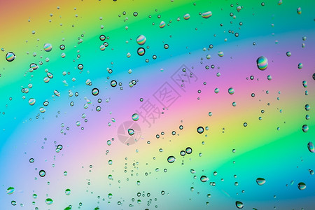 黄色的光谱能够彩虹水滴摘要可作为背景材料使用图片