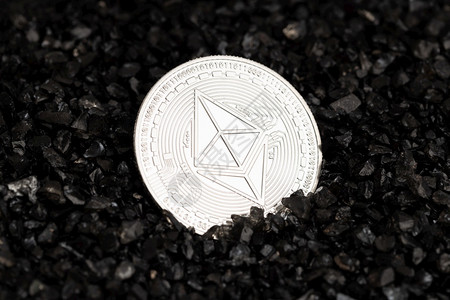 黑砾石上的Eeterum硬币隐秘货连锁金商业贸易虚拟的图片