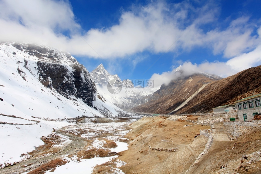 冰尼泊尔喜马拉雅山ChoOyu山云运动旅行雪图片