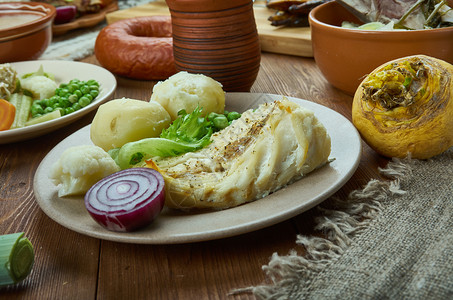食物碟盐佩塞托尔斯克传统鳕鱼盘挪威烹饪传统各种菜类顶视图诺斯克高清图片素材