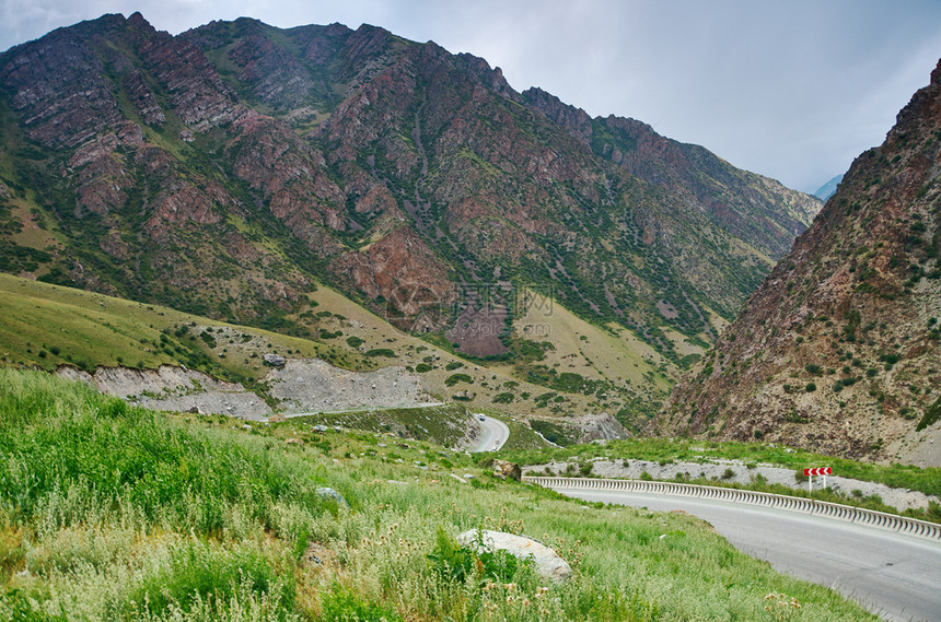 奥什比凯克3150米TooAshuuPassOshBishkekroad3150m吉尔斯坦奥什比凯克图片