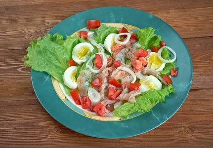 咸鳕鱼沙拉加泰罗尼亚热带沙拉晚餐卷曲巴卡图片