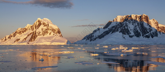 顶峰南部极洲半岛西海岸洲的Lamaire海峡南入口处全景观光区渠道图片