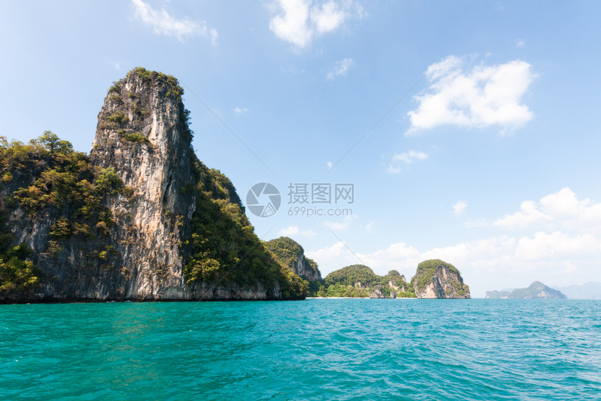 太阳泰国普吉岛攀牙湾帕纳克的石灰岩悬崖旅游海岸图片