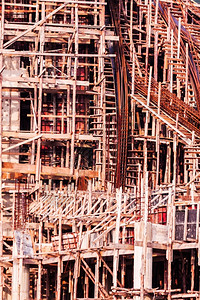 建筑工地结构细节使用大量日志进行施工过程中的结构细节工作体装修图片