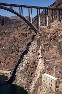 拱麦克风胡佛科罗拉多河上桥峡谷有陡峭的山坡图片