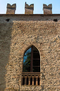 欧洲哥特结构中的欧洲哥特建筑城堡窗口旅游古老的塔图片