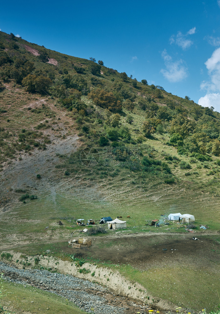 景观吉尔斯坦西部贾拉勒阿巴德地区山公路高的美丽图片