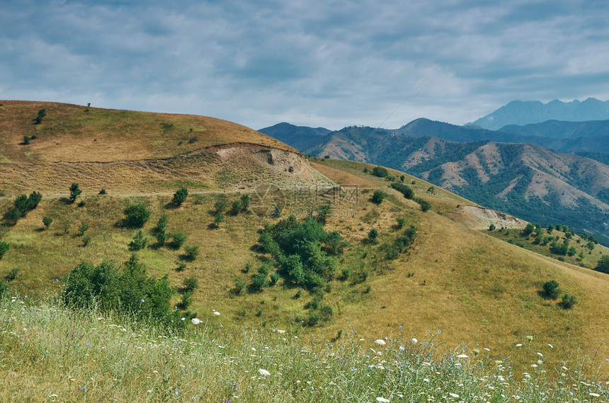 吉尔斯坦西部贾拉勒阿巴德地区山公路踪迹天空自然图片