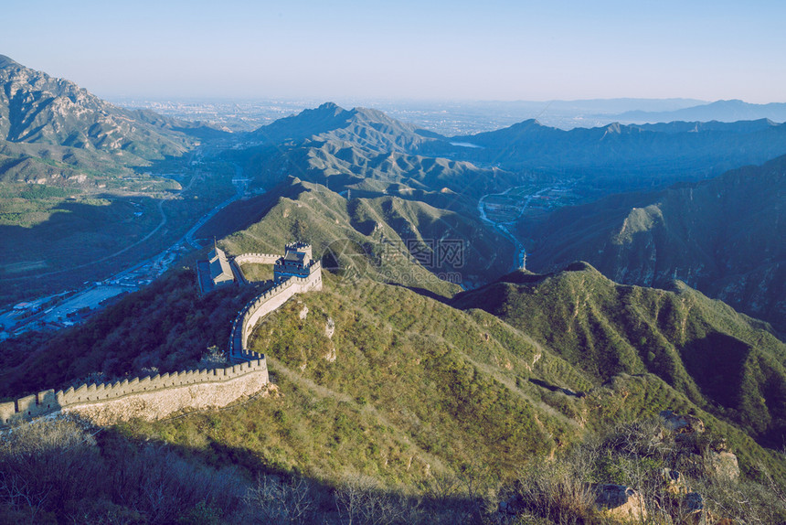 旅行晚上的墙边界景观图片