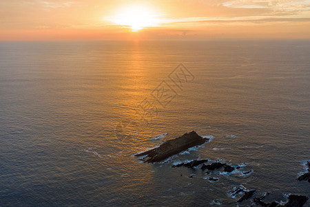 从葡萄牙西海岸Arifana村起飞的空中机海洋家无人图片