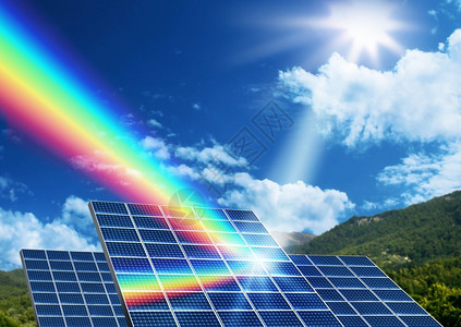 光伏太阳的绿色能电池板收集器反映阳光谱太能电池板收集器在农村图片
