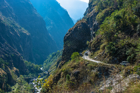 风景峡谷远足尼泊尔喜马拉雅山美丽的地景观图片