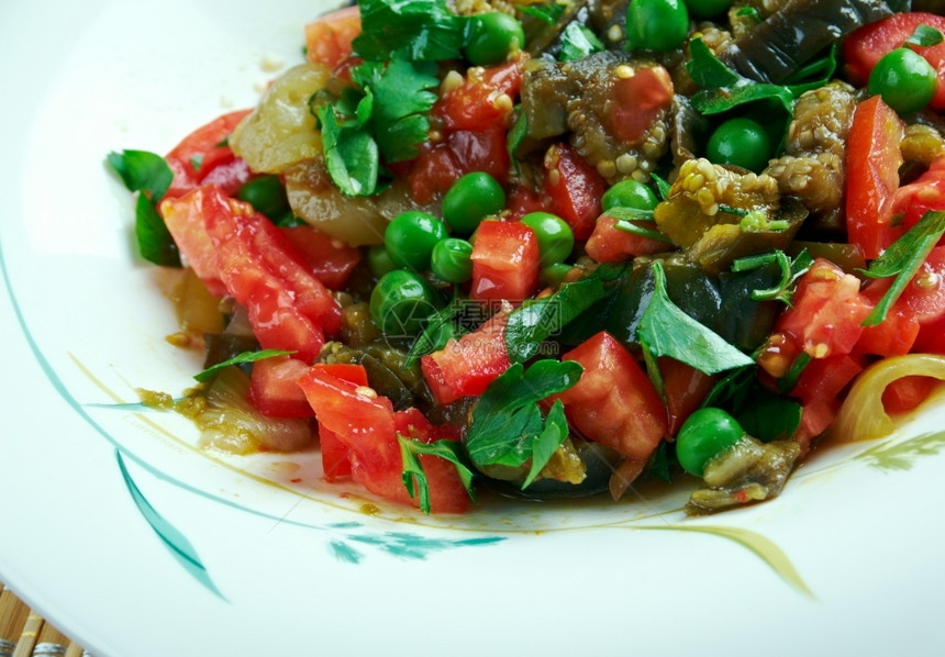 一顿饭午餐以色列烧焦的茄子沙拉中东部菜洋葱图片