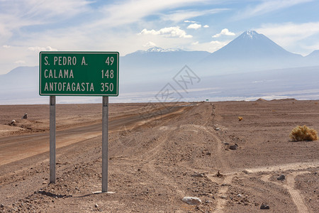 广阔卡拉马南美智利北部阿塔卡马沙漠路标志Atacama沙漠景观图片