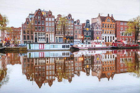 夜晚早上荷兰阿姆斯特丹的概览上午反射黄昏背景图片